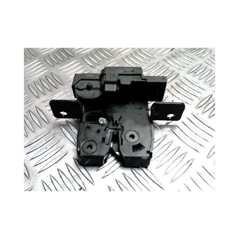 Serrure de hayon RENAULT CLIO 3 PHASE 1 d’occasion