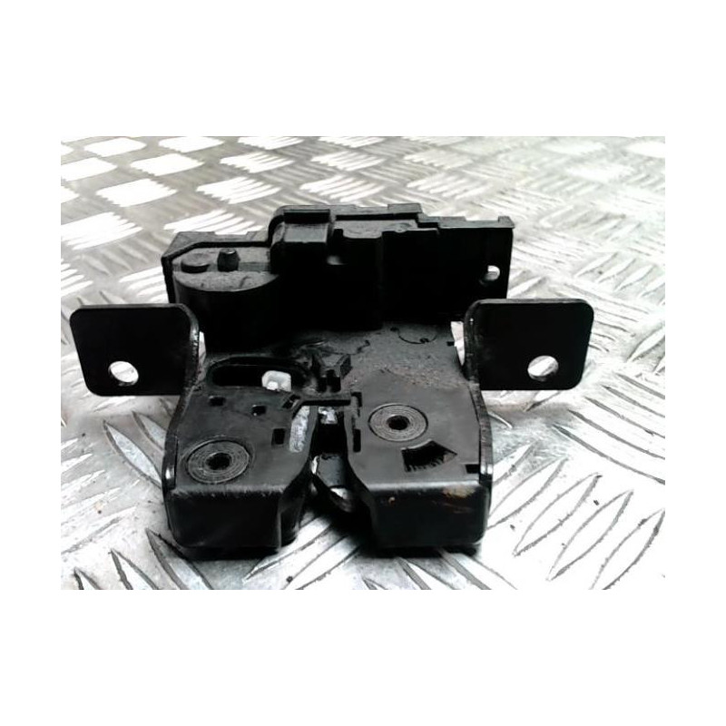 Serrure de hayon RENAULT CLIO 3 PHASE 1 d’occasion