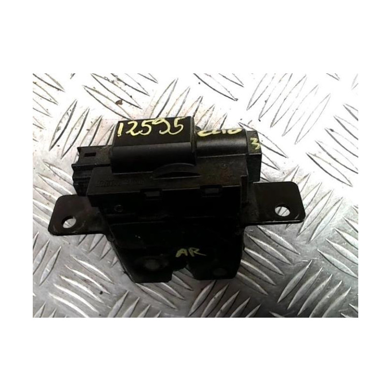 Serrure de hayon RENAULT CLIO 3 PHASE 1 d’occasion