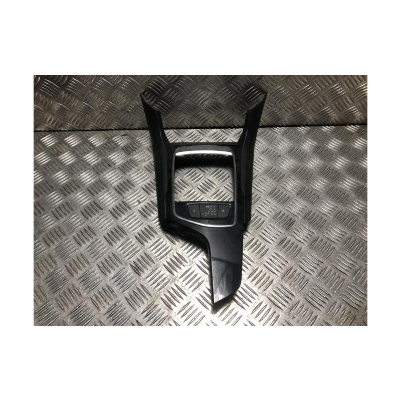 Console central (interieur plastique) PEUGEOT 308 2 PHASE 1 d’occasion