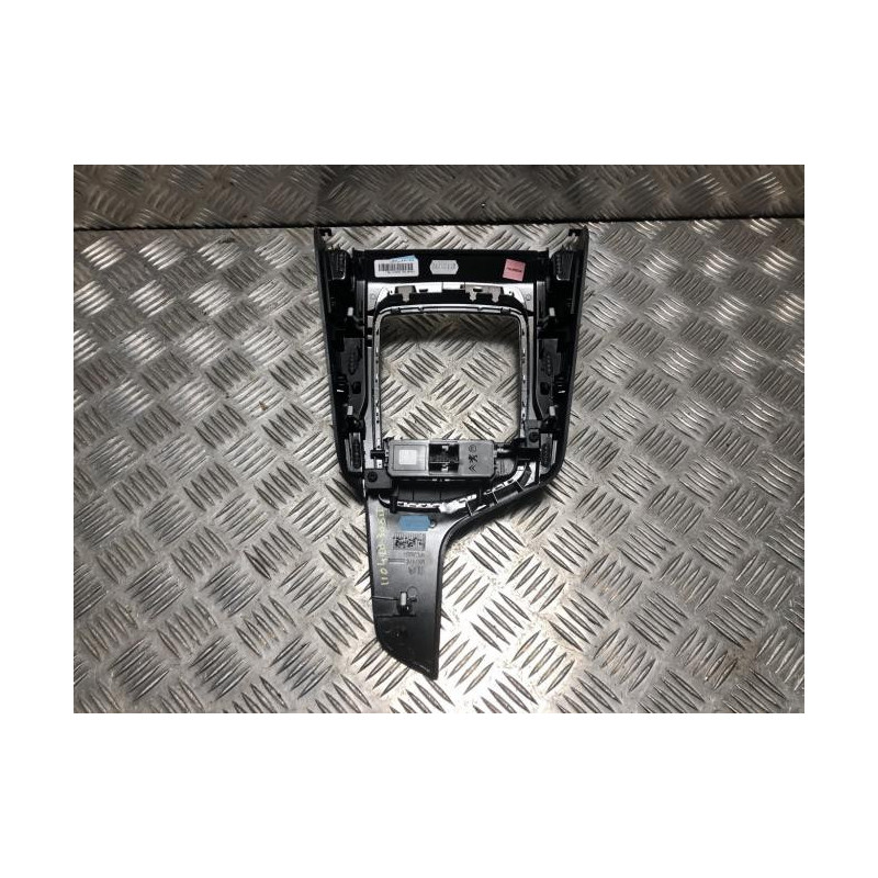 Console central (interieur plastique) PEUGEOT 308 2 PHASE 1 d’occasion