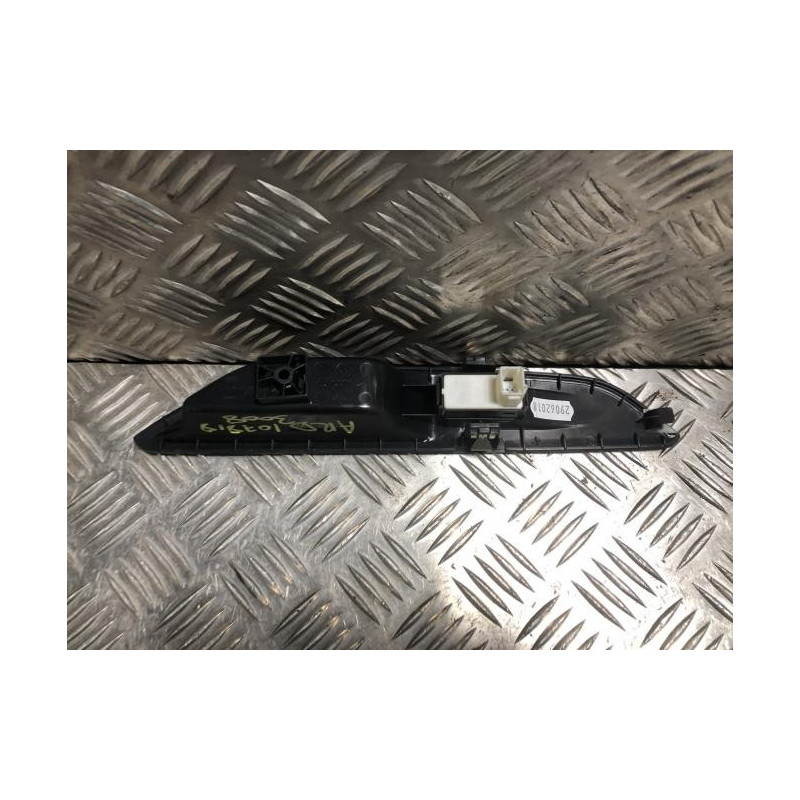 Interrupteur de leve vitre arriere droit PEUGEOT 3008 2 PHASE 1 d’occasion