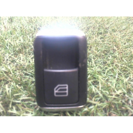 Interrupteur de leve vitre arriere droit MERCEDES CLASSE GLA (X156) d’occasion