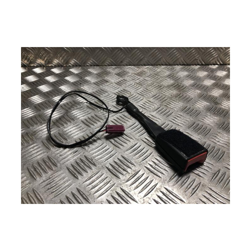 Attache ceinture avant droit FORD FIESTA 6 PHASE 2 d’occasion