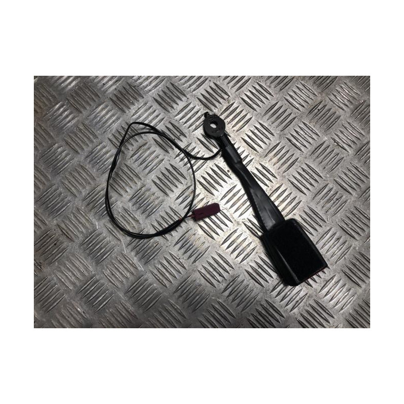 Attache ceinture avant droit FORD FIESTA 6 PHASE 2 d’occasion