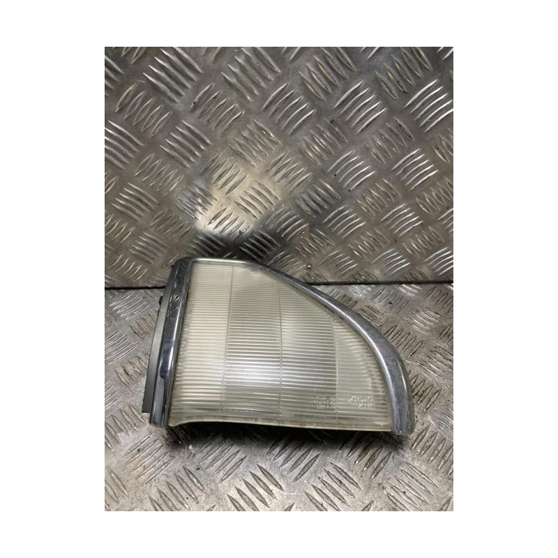 Optique avant secondaire gauche (feux)(clignotant) TOYOTA  d’occasion