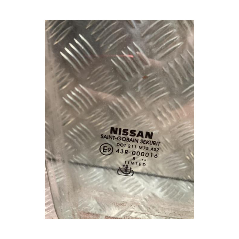 Vitre avant droit NISSAN NAVARA 1 PHASE 1 d’occasion