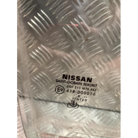 Vitre avant droit NISSAN NAVARA 1 PHASE 1 d’occasion
