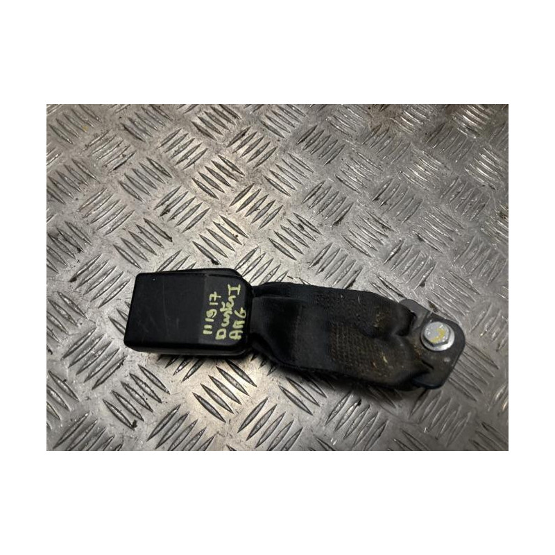 Attache ceinture arriere gauche DACIA DUSTER 1 PHASE 1 d’occasion