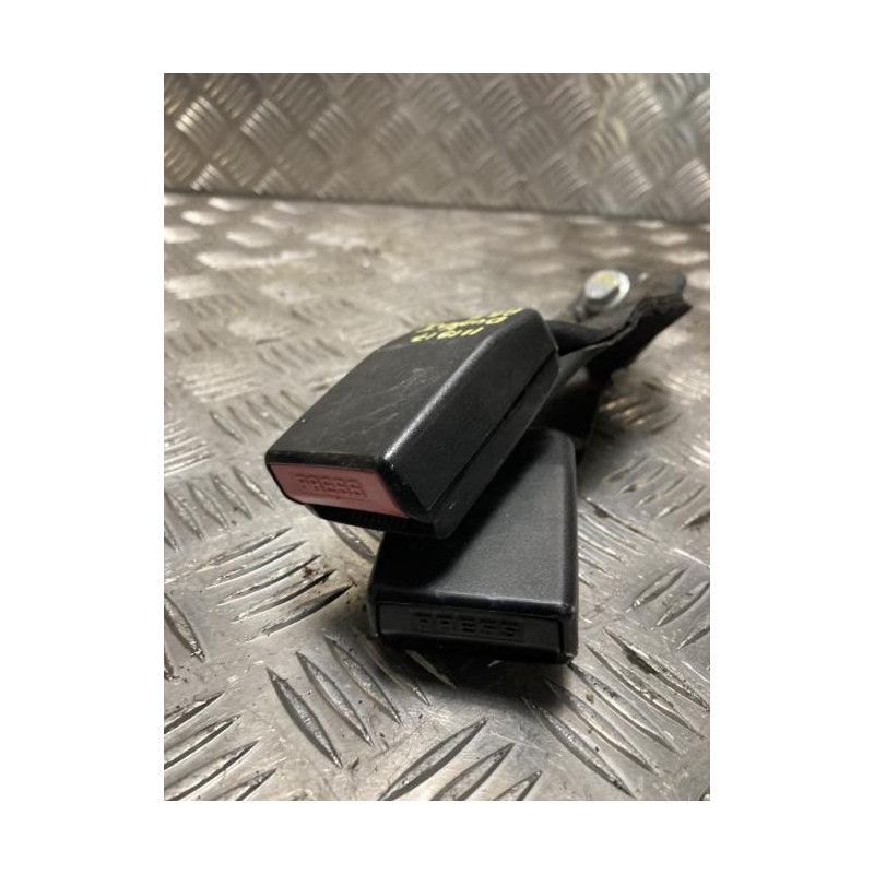 Attache ceinture arriere gauche DACIA DUSTER 1 PHASE 1 d’occasion