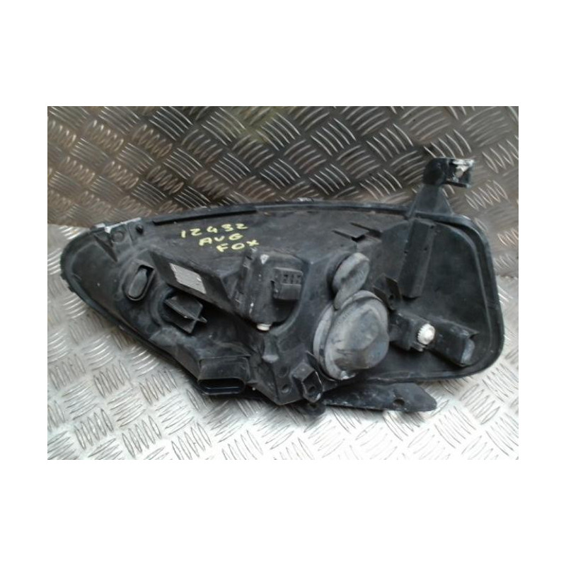 Optique avant principal gauche (feux)(phare) VOLKSWAGEN FOX d’occasion