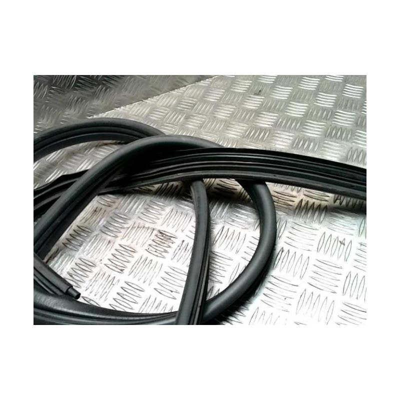Joint de porte arriere gauche DACIA DUSTER 1 PHASE 1 d’occasion