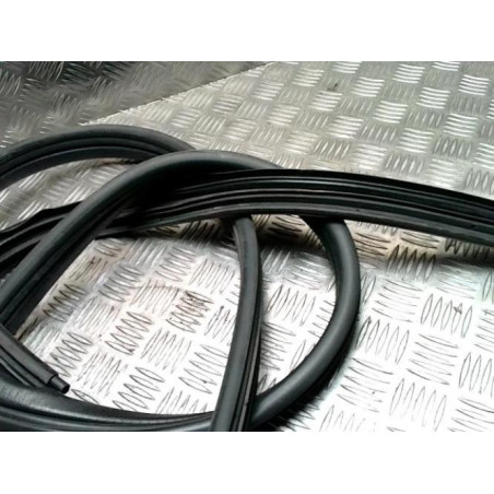 Joint de porte arriere gauche DACIA DUSTER 1 PHASE 1 d’occasion