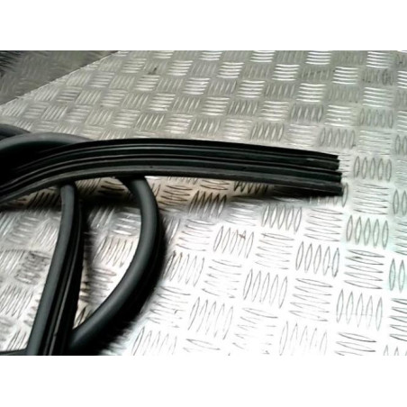 Joint de porte arriere gauche DACIA DUSTER 1 PHASE 1 d’occasion