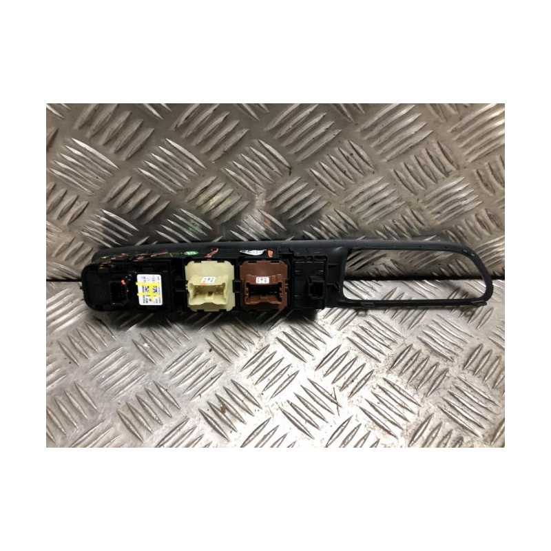 Interrupteur de leve vitre avant gauche RENAULT CAPTUR 1 PHASE 2 d’occasion