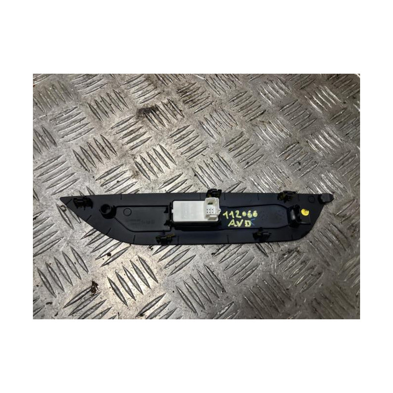 Interrupteur de leve vitre avant droit PEUGEOT 208 2 PHASE 1 d’occasion