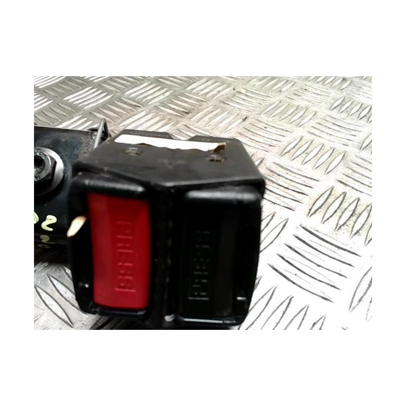 Attache ceinture arriere gauche RENAULT CLIO 2 PHASE 1 d’occasion