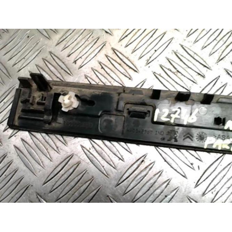 Garniture laterale arriere droite PEUGEOT PARTNER 3 PHASE 1 d’occasion