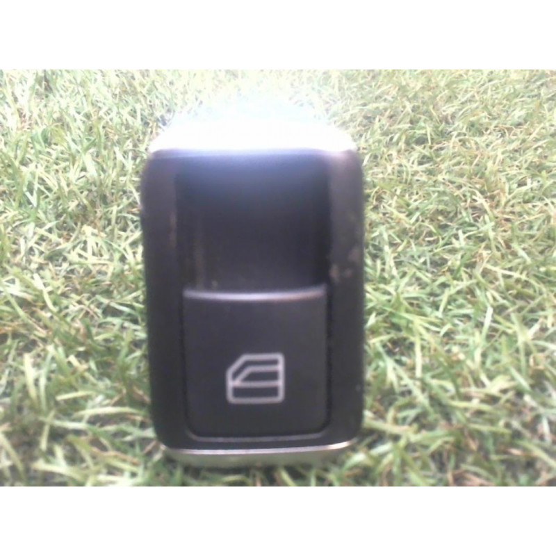 Interrupteur de leve vitre arriere droit MERCEDES CLASSE GLA (X156) d’occasion