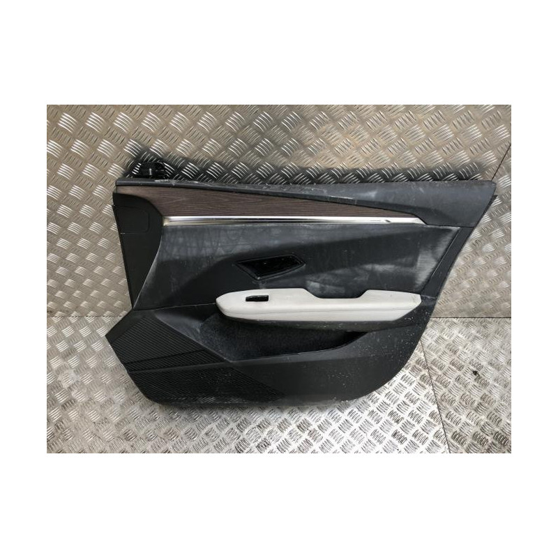 Panneau de porte avant droit RENAULT MEGANE 5 d’occasion