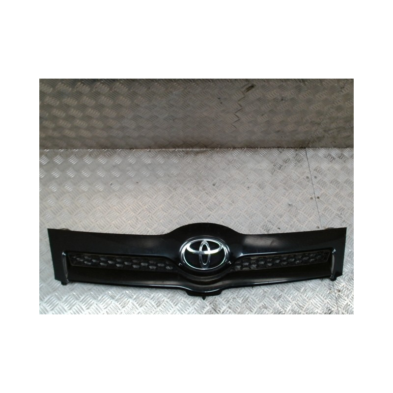 Calandre TOYOTA COROLLA VERSO 2 PHASE 1 d’occasion