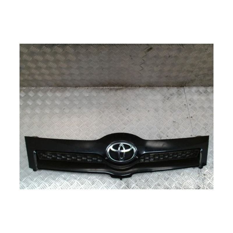Calandre TOYOTA COROLLA VERSO 2 PHASE 1 d’occasion