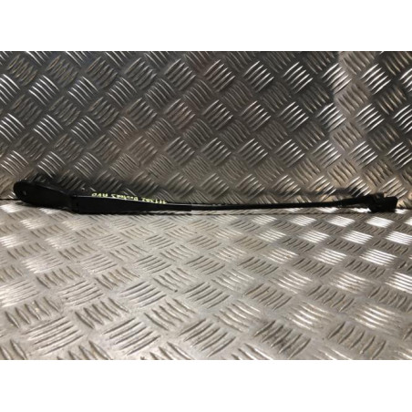 Bras essuie glace avant droit DACIA DUSTER 3 d’occasion