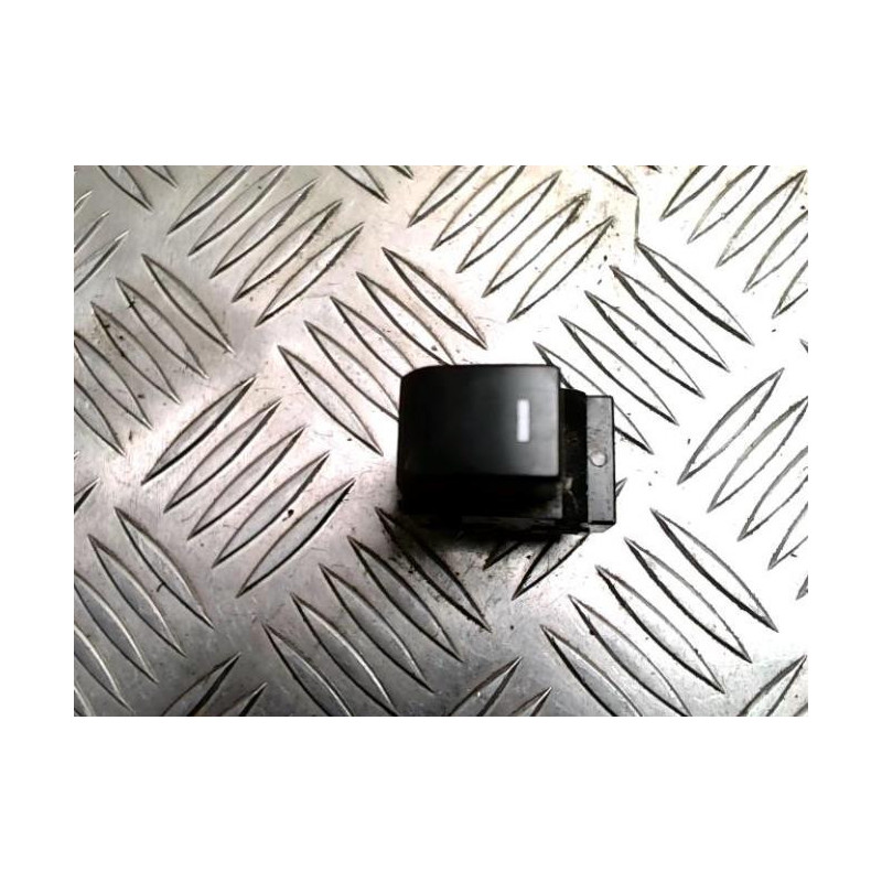 Interrupteur de leve vitre arriere gauche KIA VENGA PHASE 1 d’occasion