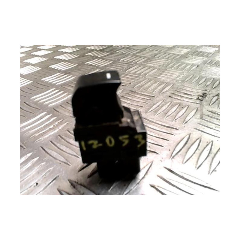 Interrupteur de leve vitre arriere gauche KIA VENGA PHASE 1 d’occasion