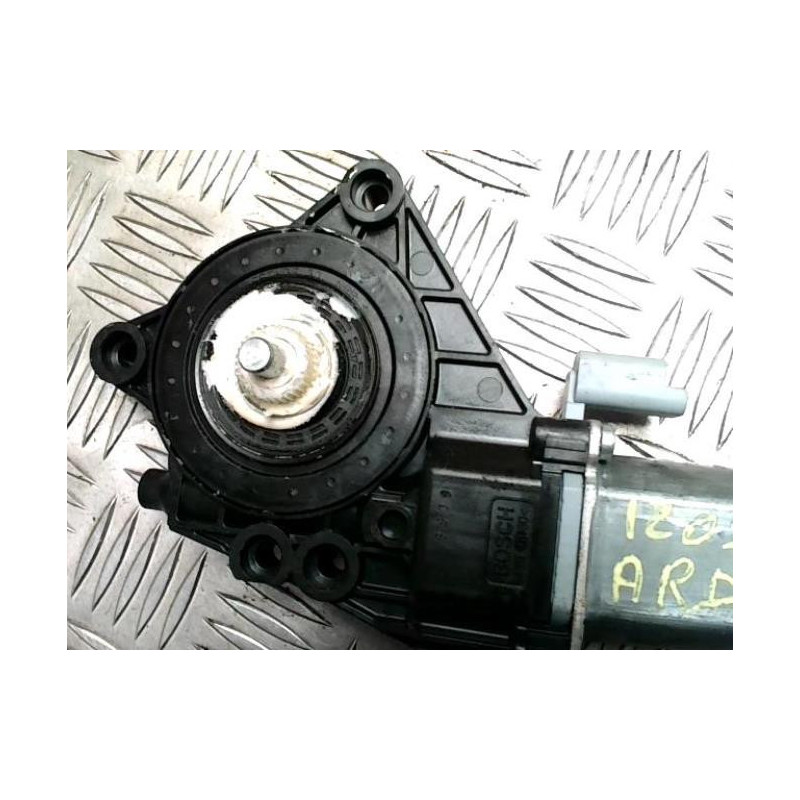 Moteur leve vitre arriere droit KIA VENGA PHASE 1 d’occasion