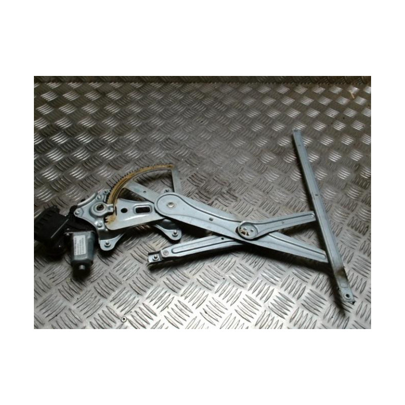 Leve vitre electrique avant droit TOYOTA COROLLA VERSO 2 PHASE 1 d’occasion
