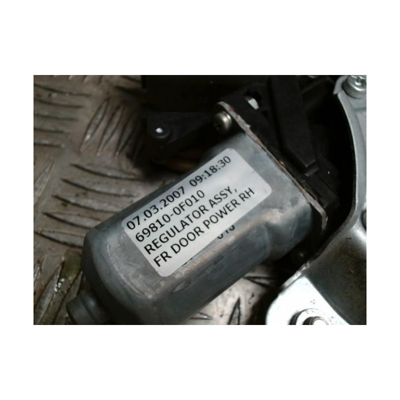 Leve vitre electrique avant droit TOYOTA COROLLA VERSO 2 PHASE 1 d’occasion