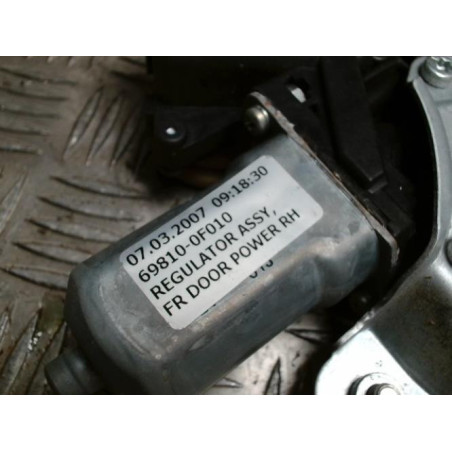 Leve vitre electrique avant droit TOYOTA COROLLA VERSO 2 PHASE 1 d’occasion