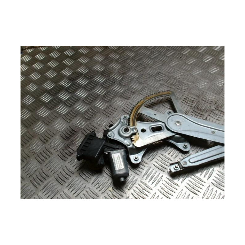 Leve vitre electrique avant droit TOYOTA COROLLA VERSO 2 PHASE 1 d’occasion