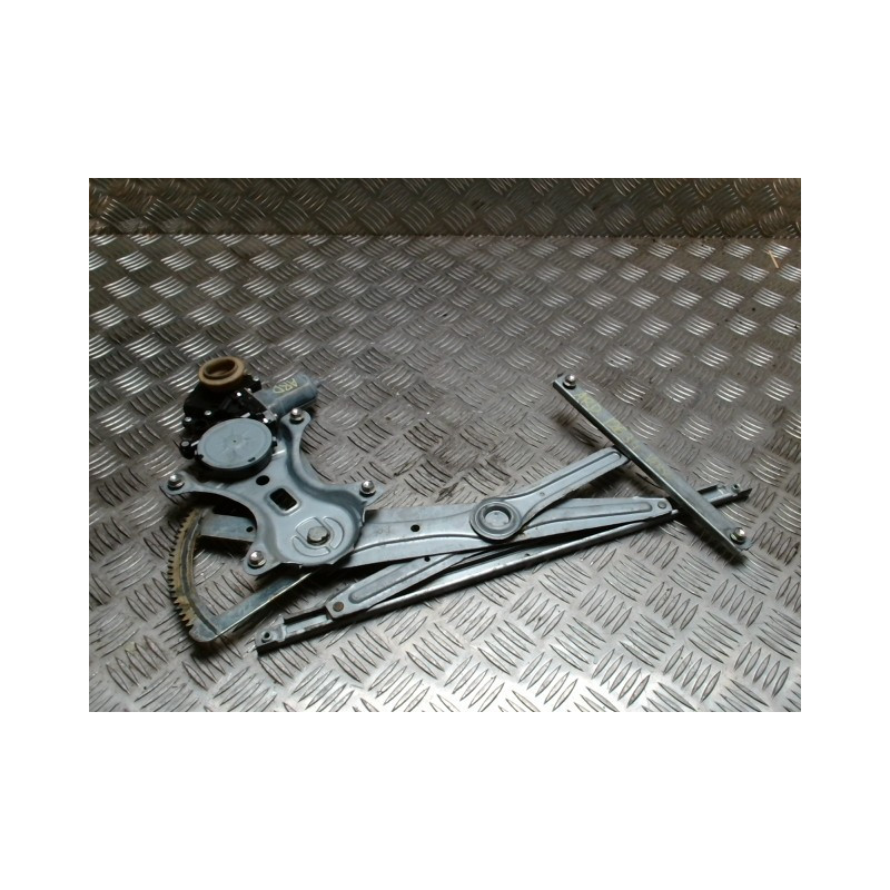Leve vitre electrique arriere droit TOYOTA COROLLA VERSO 2 PHASE 1 d’occasion