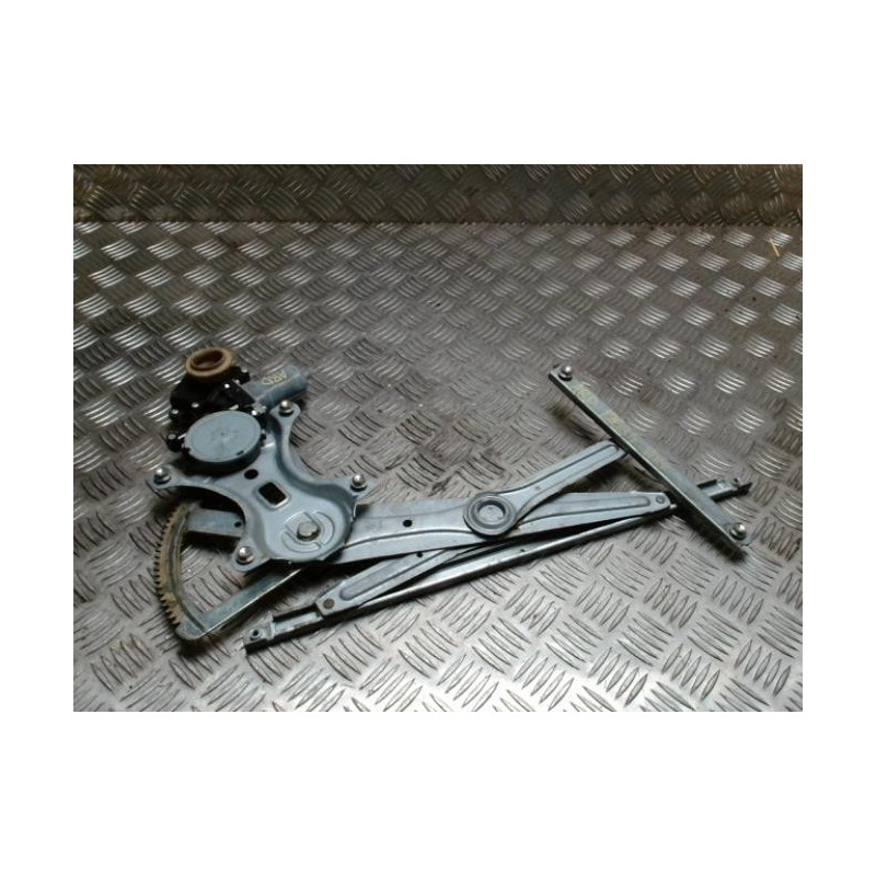 Leve vitre electrique arriere droit TOYOTA COROLLA VERSO 2 PHASE 1 d’occasion
