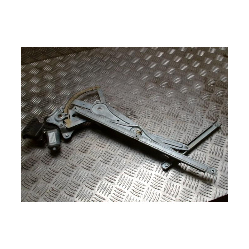 Leve vitre electrique arriere droit TOYOTA COROLLA VERSO 2 PHASE 1 d’occasion