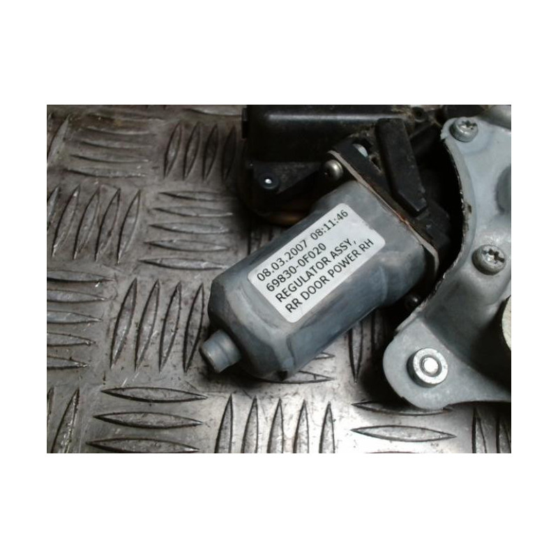 Leve vitre electrique arriere droit TOYOTA COROLLA VERSO 2 PHASE 1 d’occasion