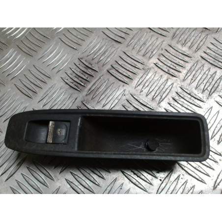 Interrupteur de leve vitre arriere gauche RENAULT CAPTUR 2 PHASE 1 d’occasion