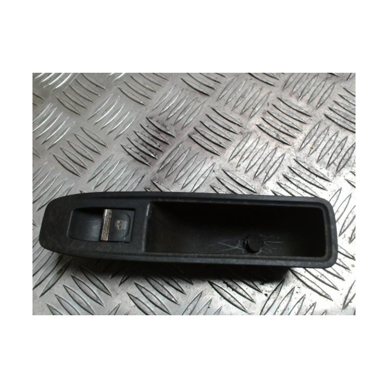 Interrupteur de leve vitre arriere gauche RENAULT CAPTUR 2 PHASE 1 d’occasion