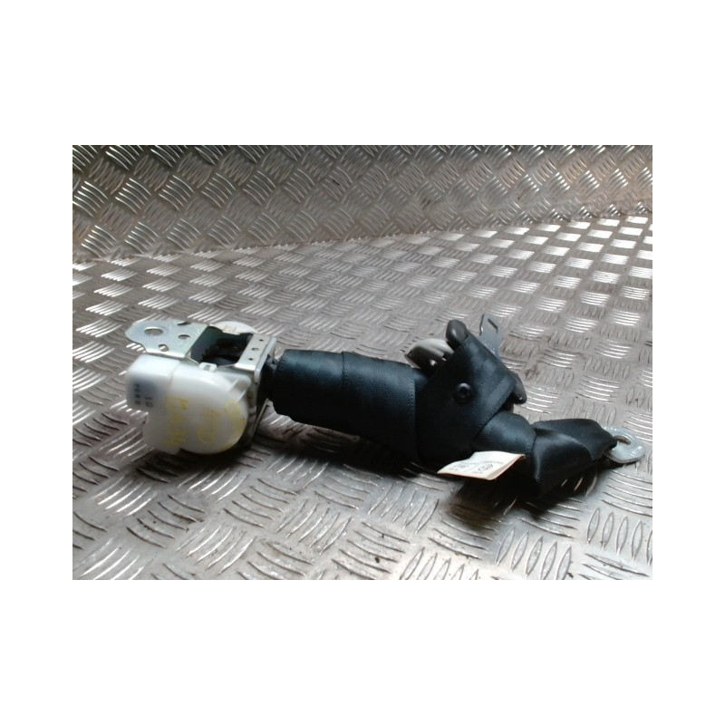 Ceinture arriere droite troisieme ligne TOYOTA COROLLA VERSO 2 PHASE 1 d’occasion