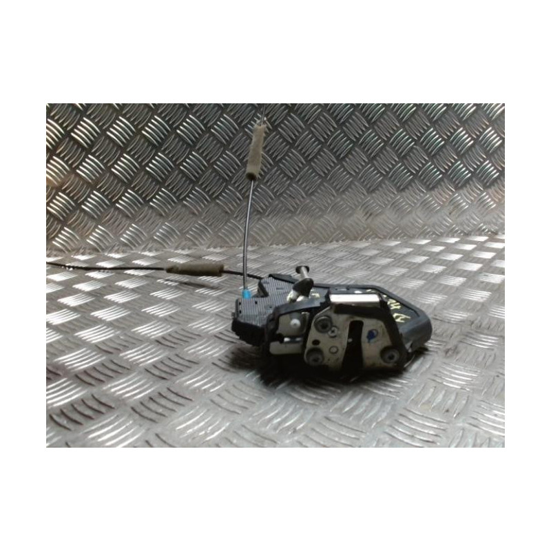 Serrure arriere gauche TOYOTA COROLLA VERSO 2 PHASE 1 d’occasion