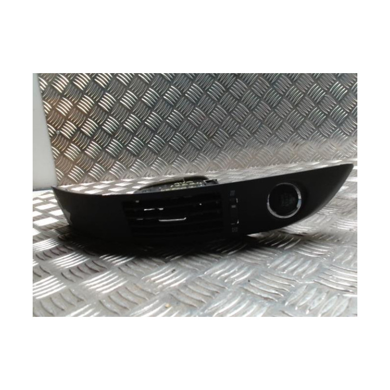 Aerateur tableau de bord avant gauche TOYOTA COROLLA VERSO 2 PHASE 1 d’occasion