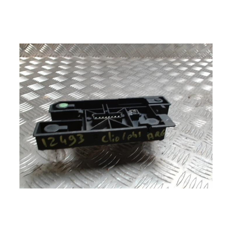 Platine feu arriere gauche RENAULT CLIO 1 PHASE 1 d’occasion