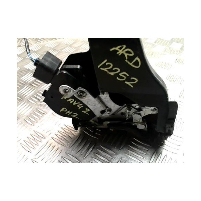 Serrure arriere droit TOYOTA RAV4 2 PHASE 2 d’occasion