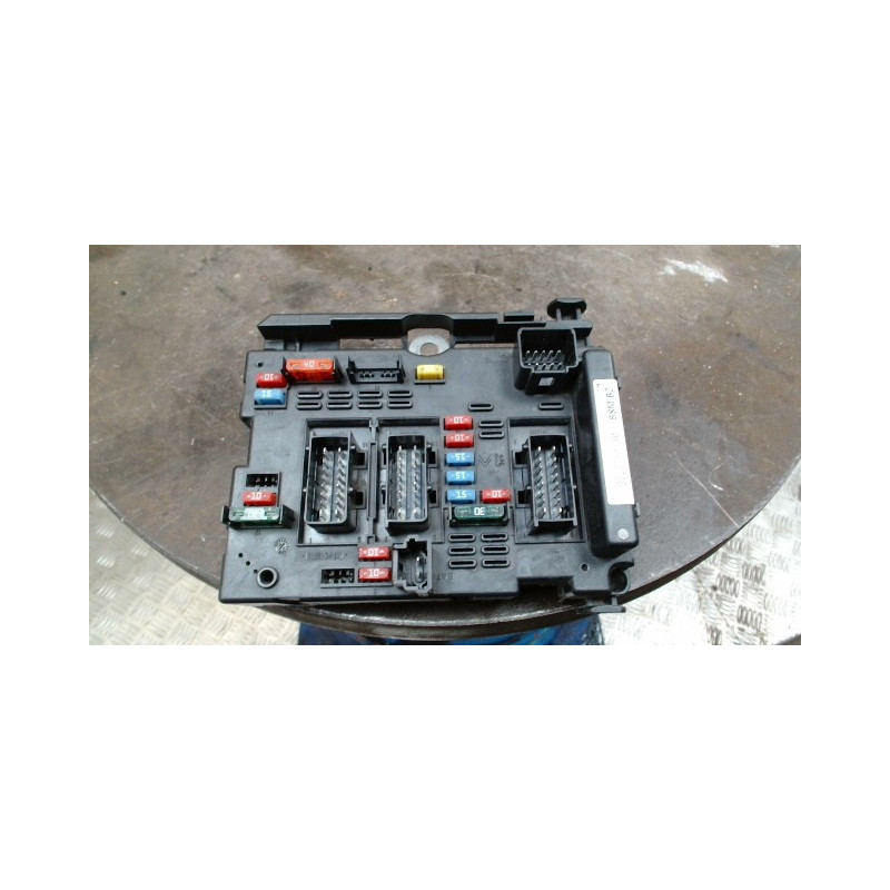 Porte fusible PEUGEOT 206+ d’occasion