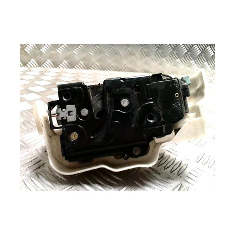 Serrure avant droit VOLKSWAGEN TOURAN 1 PHASE 1 d’occasion