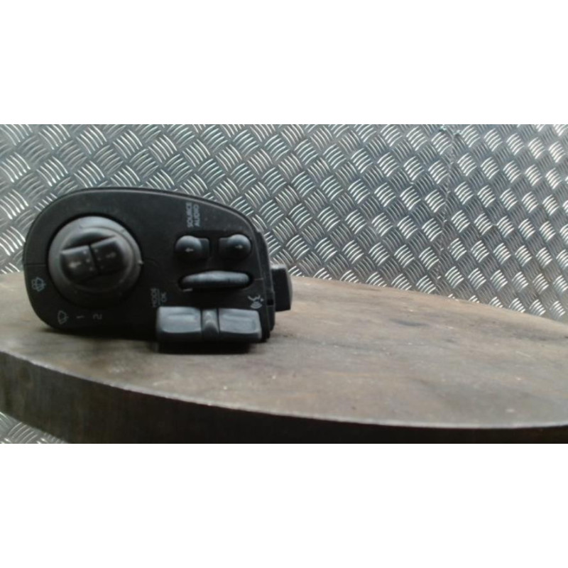 Commodo d'essuie glaces RENAULT CLIO 3 PHASE 1 d’occasion