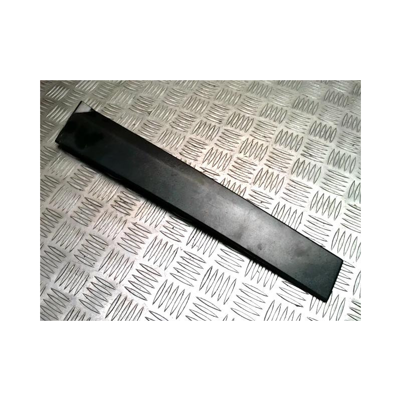 Baguette de porte avant gauche FORD FIESTA 5 PHASE 2 d’occasion