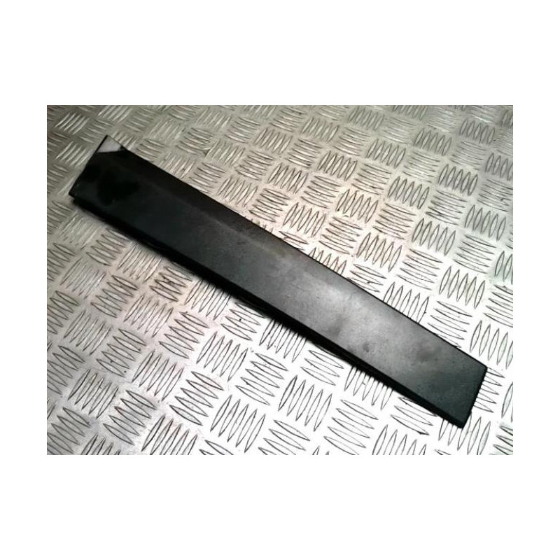 Baguette de porte avant gauche FORD FIESTA 5 PHASE 2 d’occasion